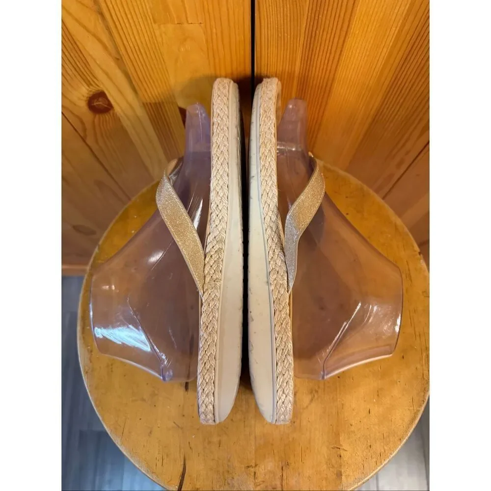 Tommy Bahama sandals flip flops Women Size 9M Gold Synthetic Upper